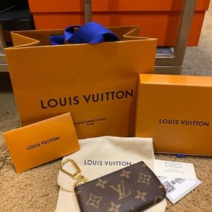 Louis Vuitton key pouch new in box full set cle